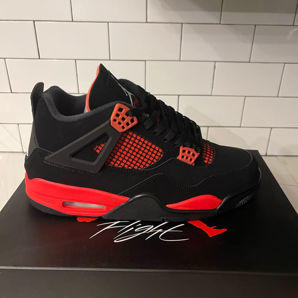 Mens Jordan Retro 4 Red Thunder Size 10.5.